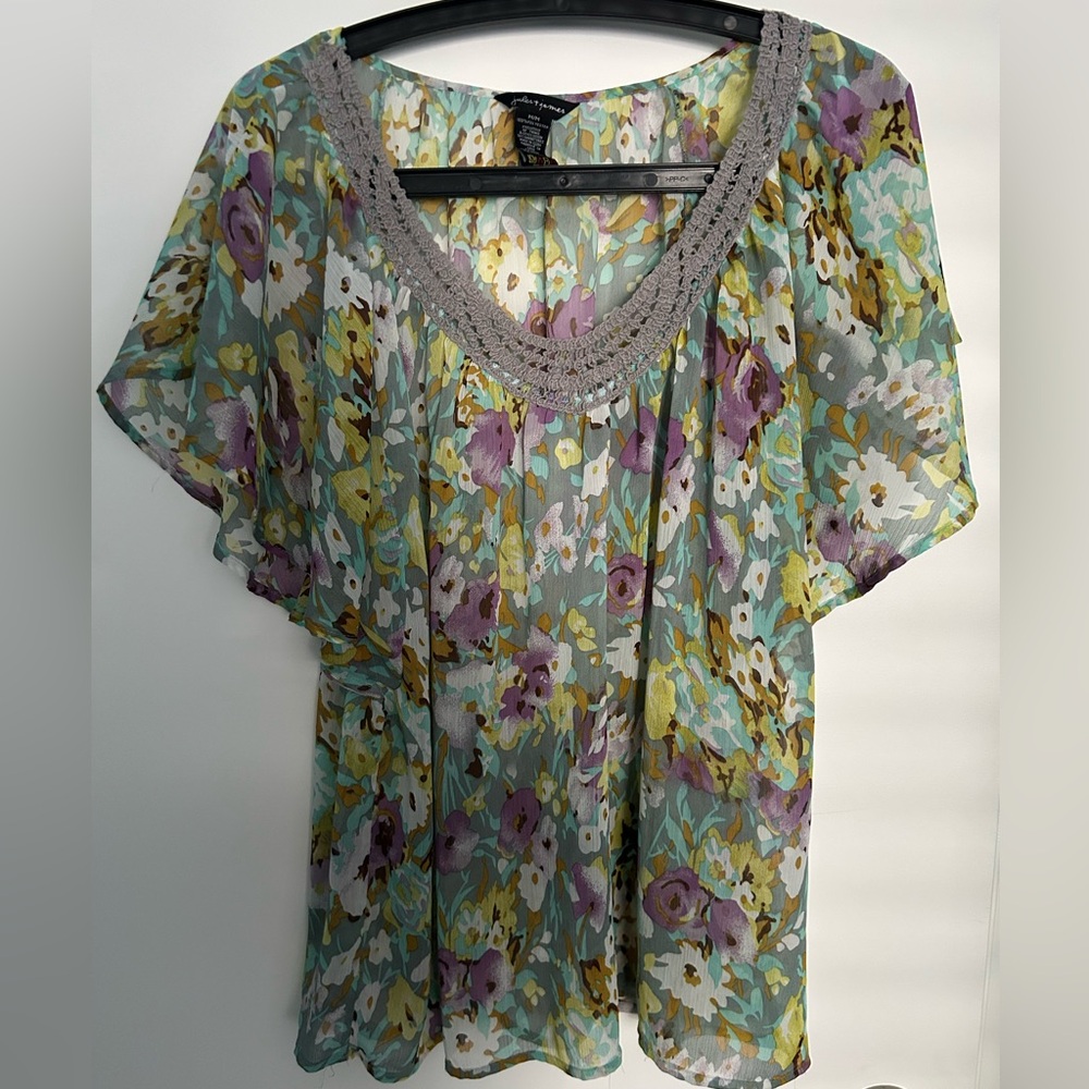 Jules & James Women’s Flutter Sleeve Floral Blouse Size Medium